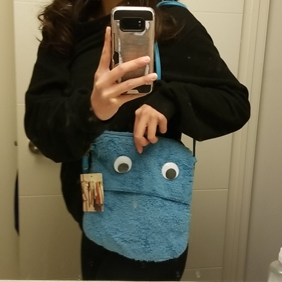 Urban Outfitters NWT cookie monster crossbody bag - Picture 8 of 8